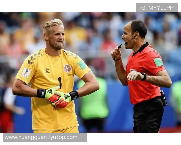 英媒报道小舒梅切尔赛前发现球门高度异常紧急调整确保比赛顺利进行